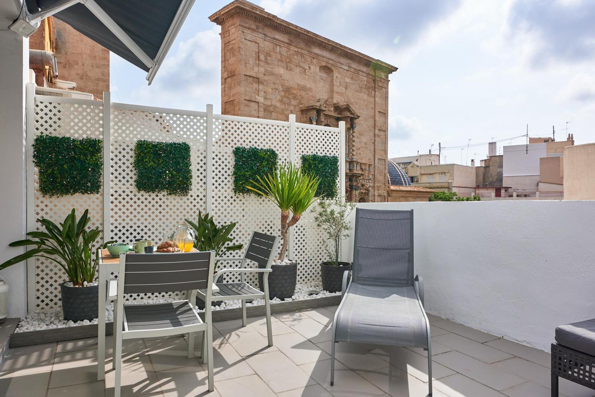Sunny Cozy Penthouse With A Terrace At Plaza Del Carmen Apartment Valencia Exterior photo